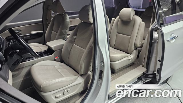 Kia Canival 2016 — photo 10