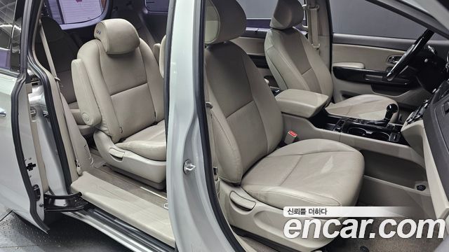 Kia Canival 2016 — photo 12