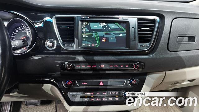 Kia Canival 2016 — photo 16
