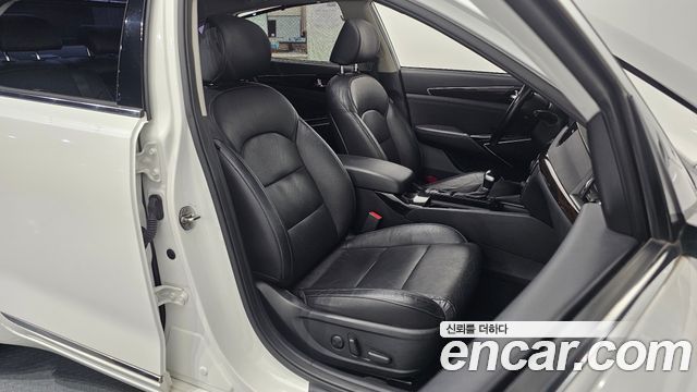 Kia K7 2018 — photo 12