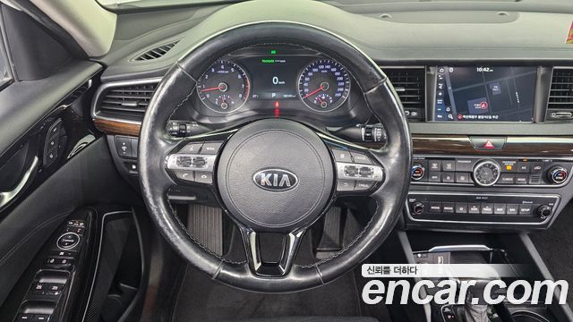 Kia K7 2018 — photo 13