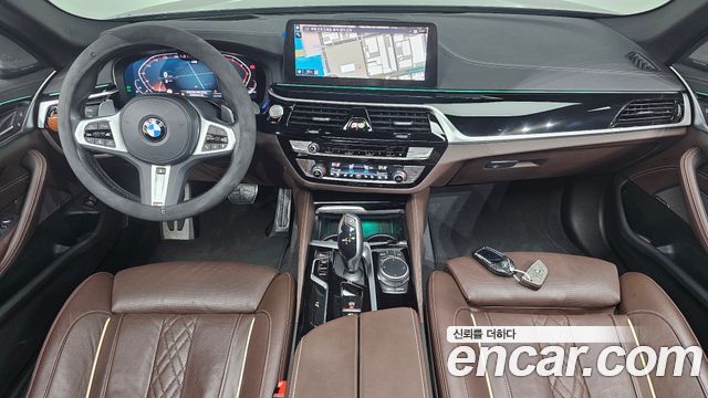 BMW 5-Series 2022 — photo 10