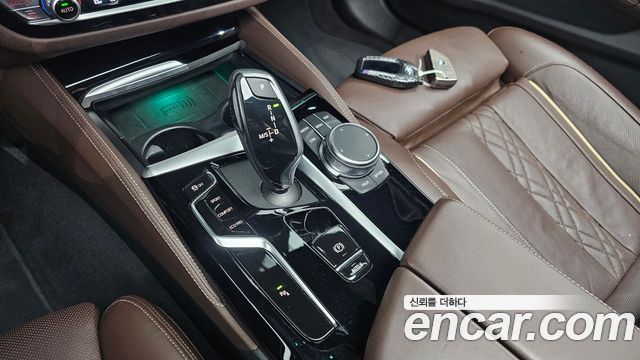 BMW 5-Series 2022 — photo 12