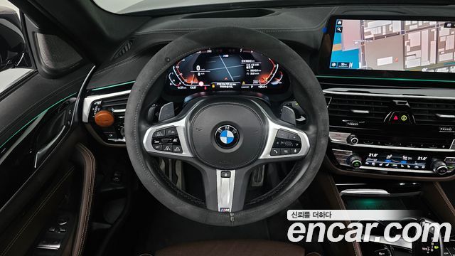 BMW 5-Series 2022 — photo 19