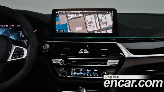 BMW 5-Series 2022 — photo 20