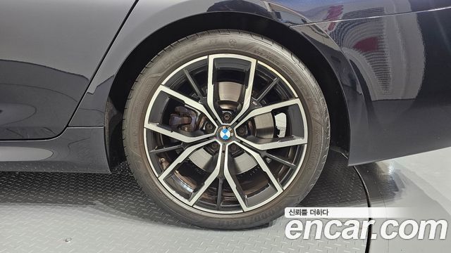 BMW 5-Series 2022 — photo 7