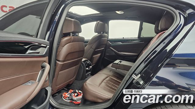 BMW 5-Series 2022 — photo 16