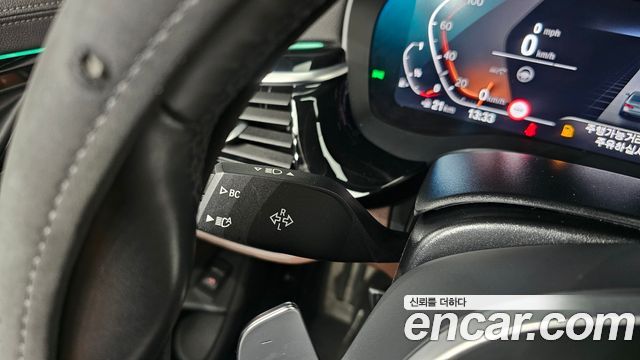 BMW 5-Series 2022 — photo 30