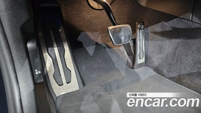 BMW 5-Series 2022 — photo 36
