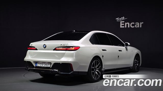 BMW 7-Series 2025 — photo 2