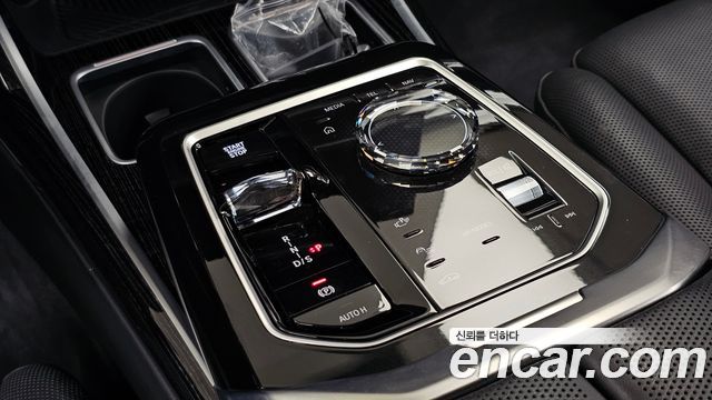 BMW 7-Series 2025 — photo 12