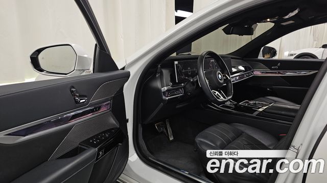 BMW 7-Series 2025 — photo 13