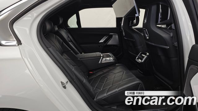 BMW 7-Series 2025 — photo 18