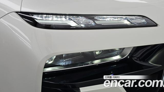 BMW 7-Series 2025 — photo 8