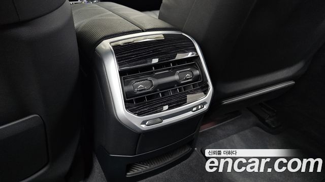 BMW 7-Series 2025 — photo 32