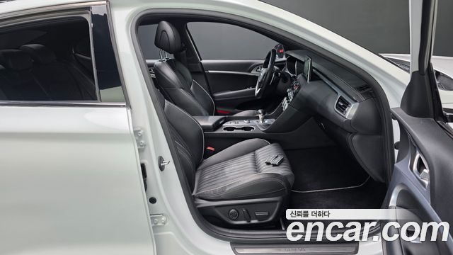 Genesis G70 2019 — photo 16
