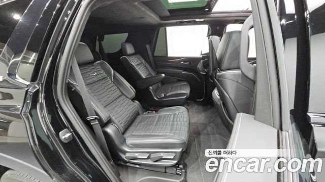 Cadillac Escalade 2023 — photo 11