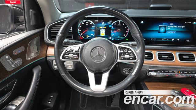 Mercedes-Benz GLE-Class 2021 — photo 19
