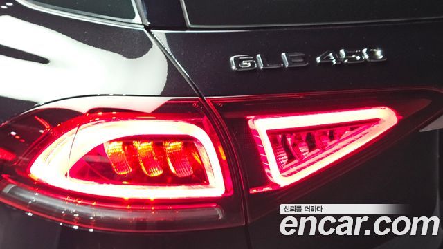Mercedes-Benz GLE-Class 2021 — photo 9