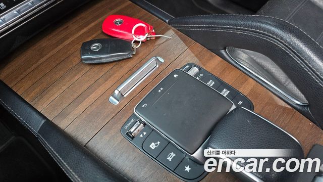 Mercedes-Benz GLE-Class 2021 — photo 27