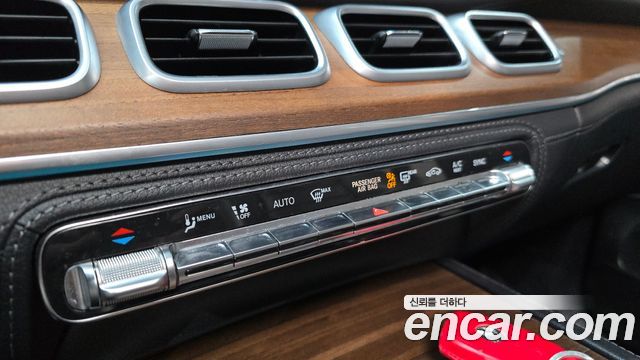 Mercedes-Benz GLE-Class 2021 — photo 28