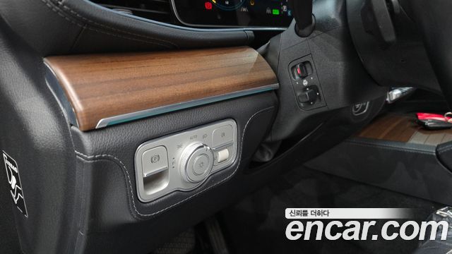 Mercedes-Benz GLE-Class 2021 — photo 29