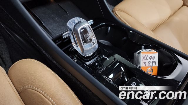 Volvo XC40 2021 — photo 12