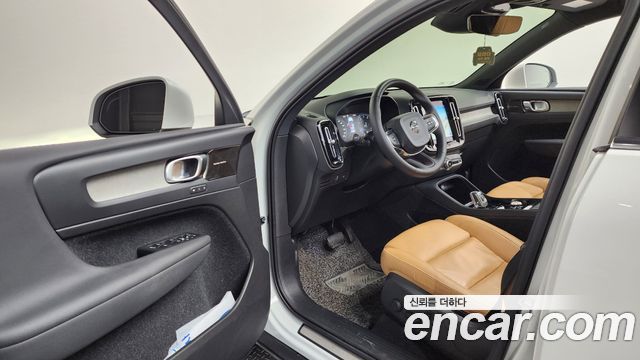 Volvo XC40 2021 — photo 13