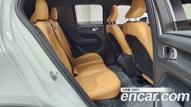 Volvo XC40 2021 — photo 17