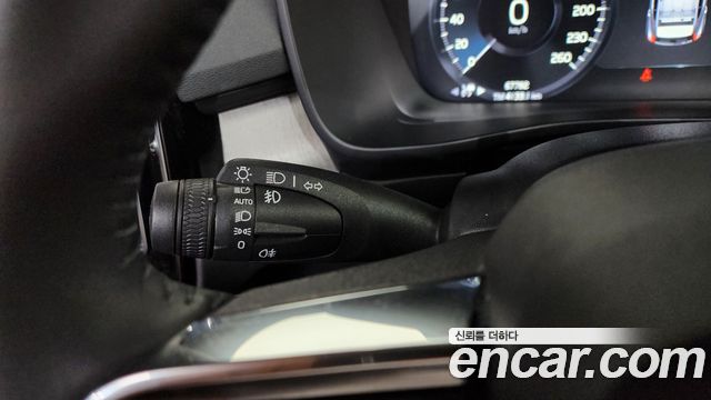 Volvo XC40 2021 — photo 22