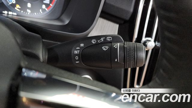 Volvo XC40 2021 — photo 23