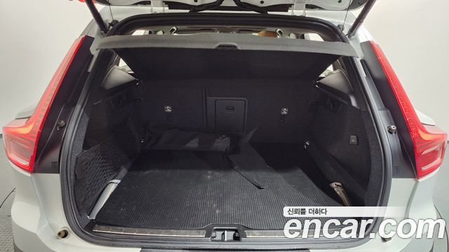 Volvo XC40 2021 — photo 26