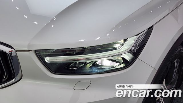 Volvo XC40 2021 — photo 8