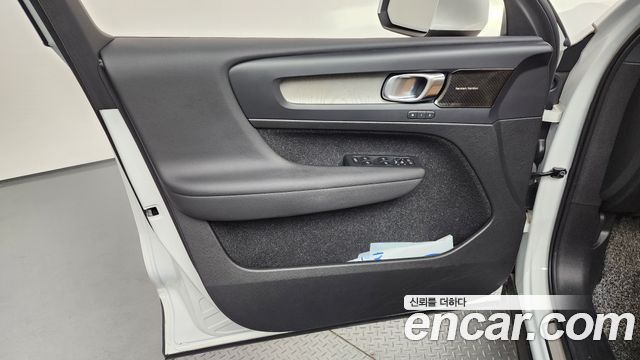 Volvo XC40 2021 — photo 14
