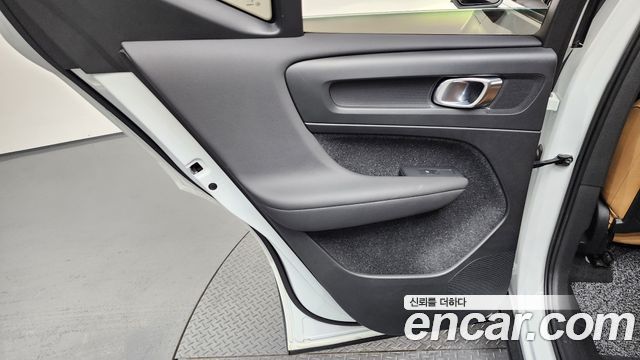 Volvo XC40 2021 — photo 15
