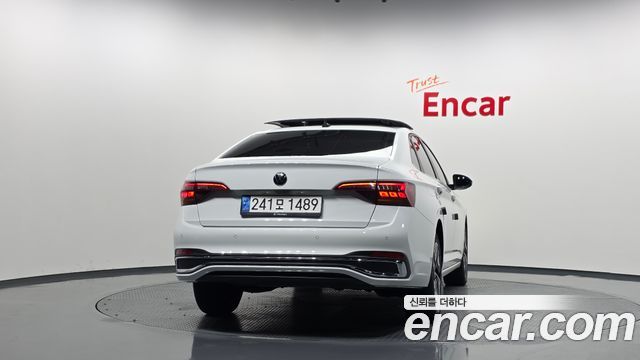 Volkswagen Jetta 2023 — photo 4