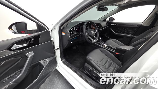Volkswagen Jetta 2023 — photo 13