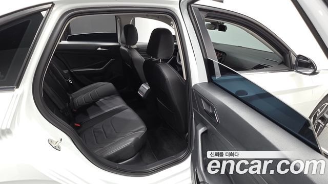 Volkswagen Jetta 2023 — photo 17