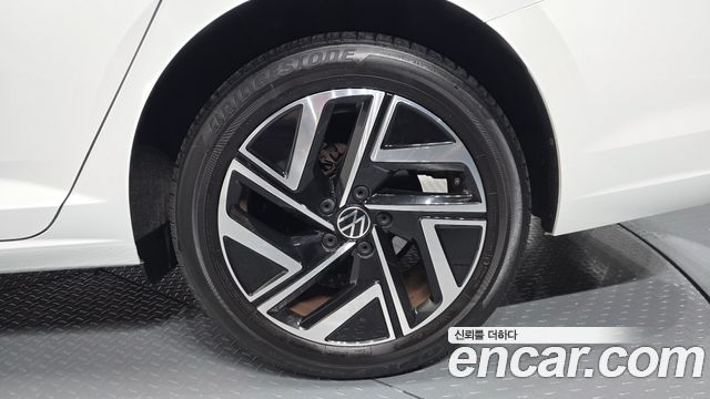 Volkswagen Jetta 2023 — photo 7