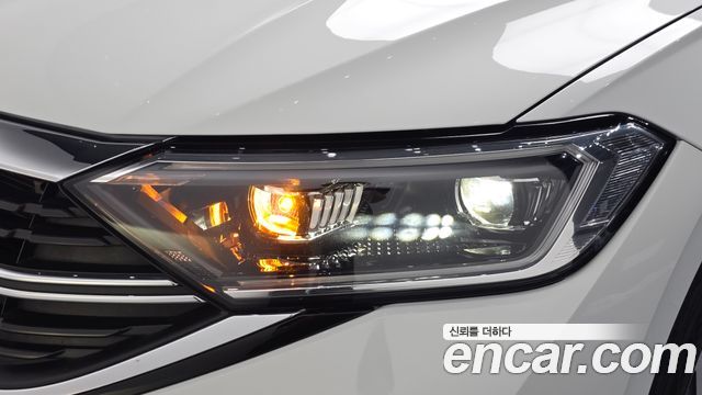 Volkswagen Jetta 2023 — photo 8