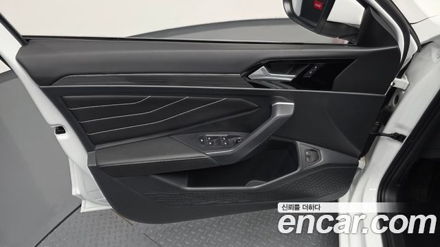 Volkswagen Jetta 2023 — photo 14