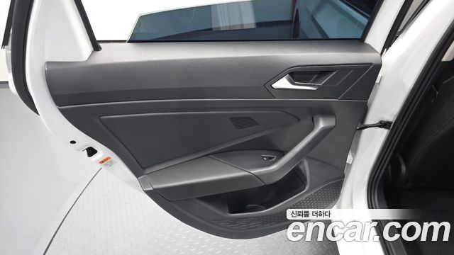 Volkswagen Jetta 2023 — photo 15
