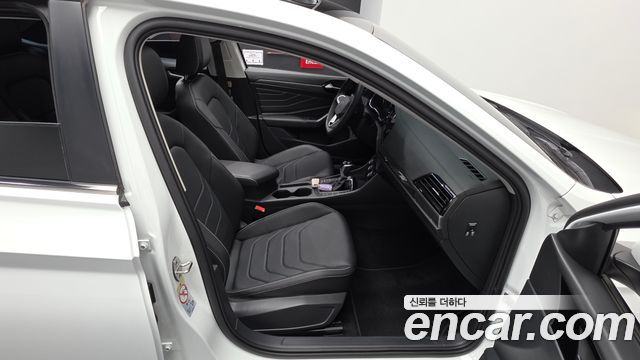 Volkswagen Jetta 2023 — photo 16