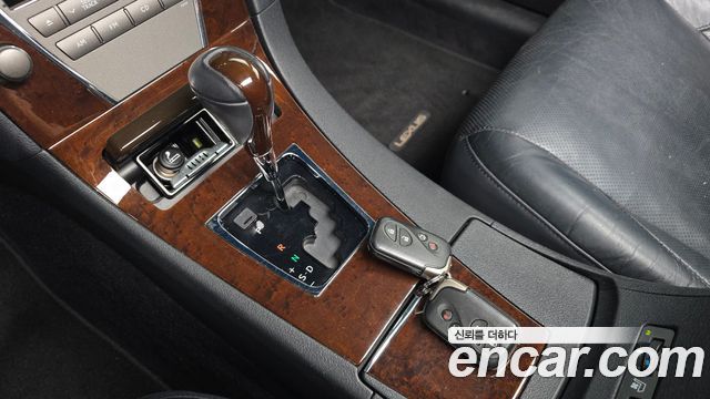 Lexus ES 2011 — photo 12