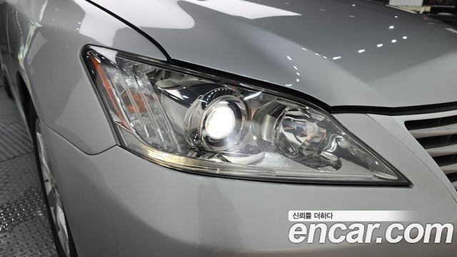 Lexus ES 2011 — photo 8