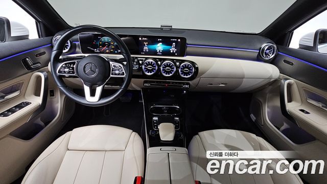 Mercedes-Benz A-Class 2020 — photo 10