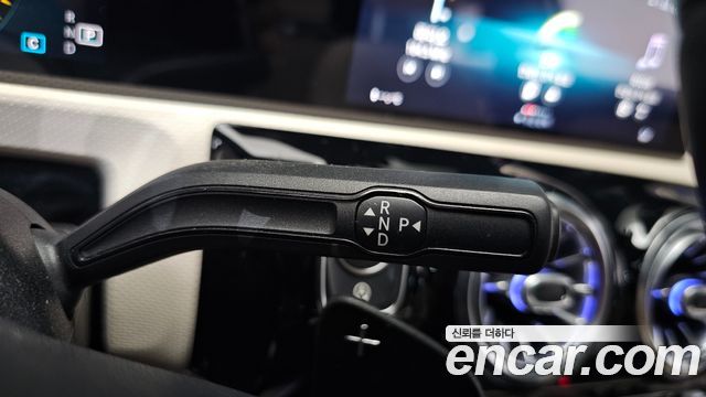 Mercedes-Benz A-Class 2020 — photo 12