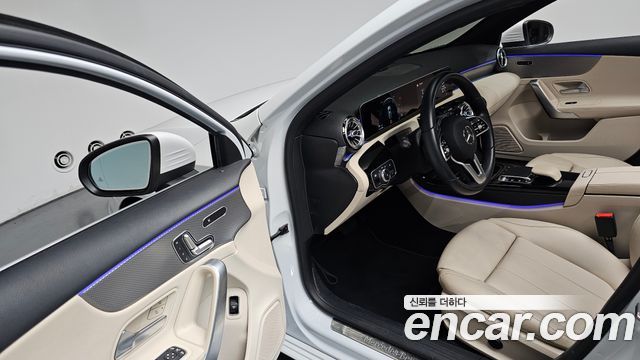 Mercedes-Benz A-Class 2020 — photo 13