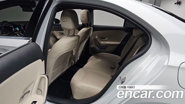 Mercedes-Benz A-Class 2020 — photo 18