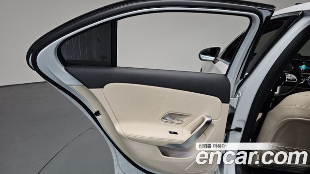 Mercedes-Benz A-Class 2020 — photo 15
